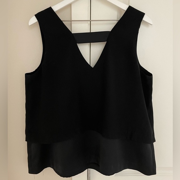 Banana Republic Tier Double V-Neck Sleeveless Blouse Top, Black Mixed Media LP - Picture 4 of 6